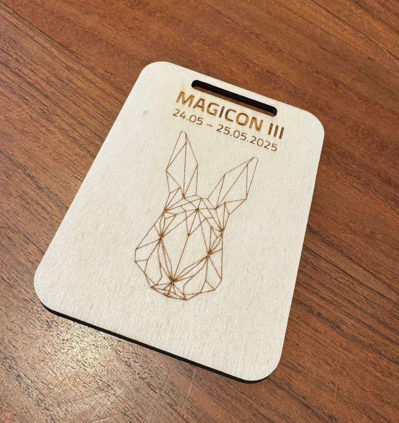 Holz-Badge für die MAGICON III